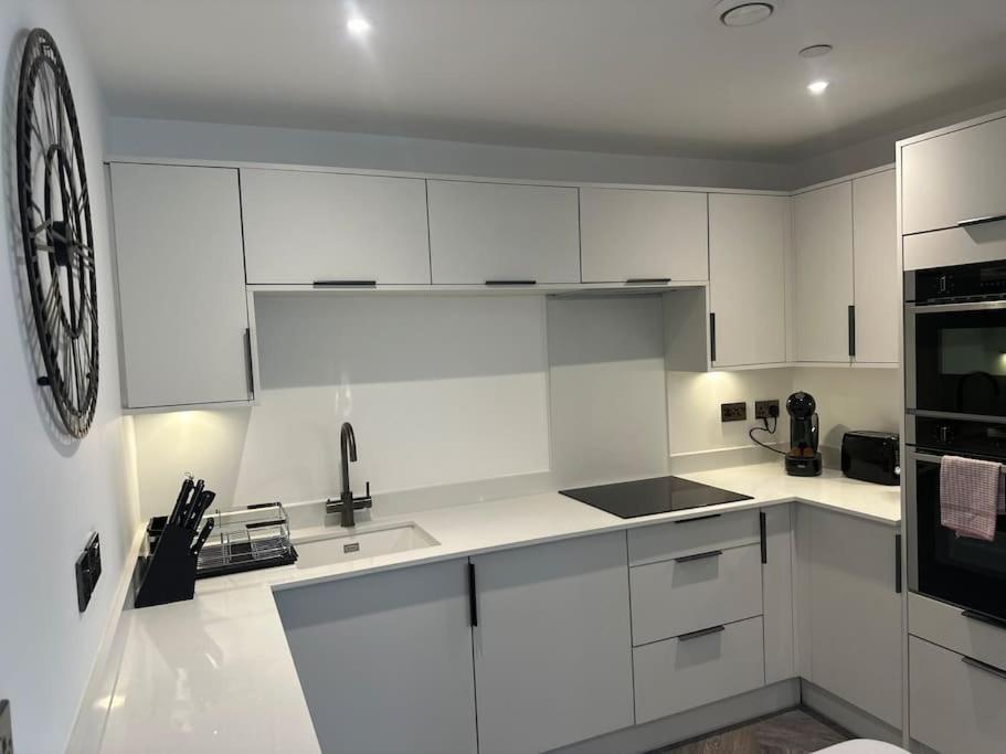 Museum View Apartments City Centre 1 Bedroom Кардиф Екстериор снимка